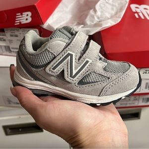 Sz 5 toddler New Balance Hook and Loop 888v2